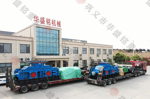 玄武巖對輥制砂機(jī)發(fā)貨現(xiàn)場